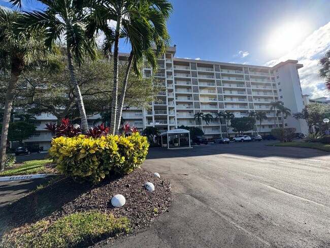 Building Photo - 3510 Oaks Way