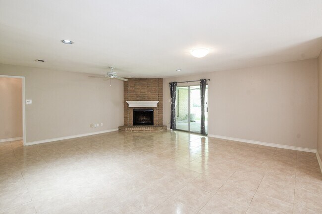 Building Photo - 19406 Enchantington Cir