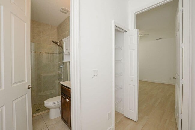 Building Photo - 341 SW Kestor Dr