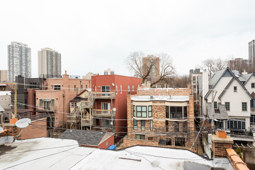 Roof Deck - 1829 N Cleveland Ave