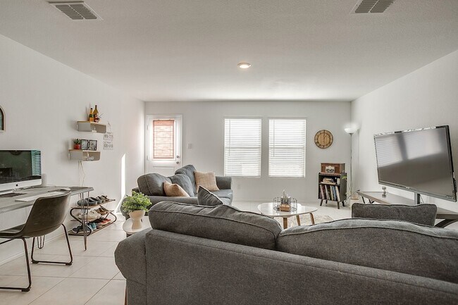 Building Photo - 6329 Becker Ave