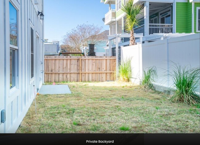 Building Photo - Starfish Shack @ 1604-2 Snapper Lane