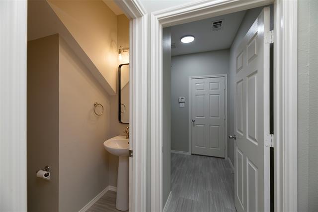 Building Photo - 5621 Old Orchard Dr