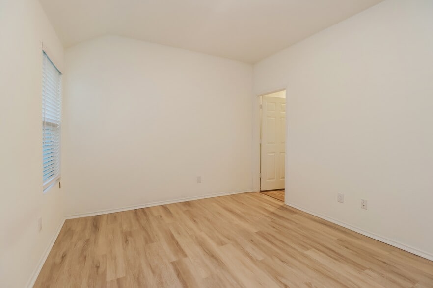 Building Photo - 3659 Solanum Dr