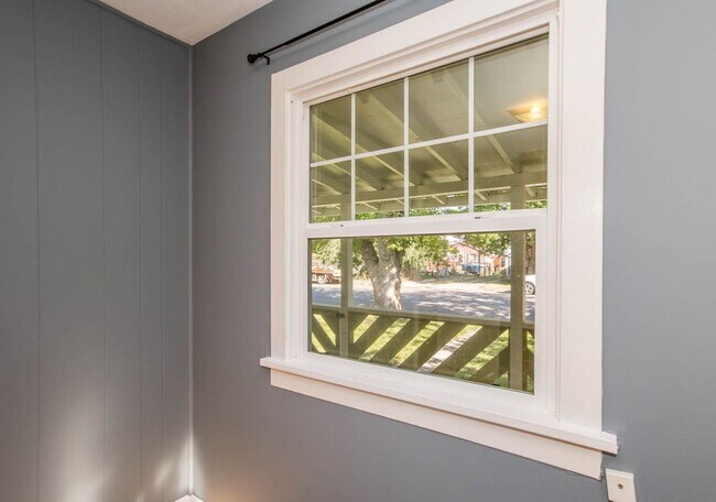 Building Photo - Great 1 bed, 1 bath home