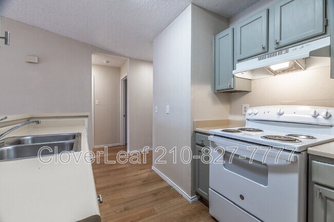 Building Photo - 5528 Lochmoor