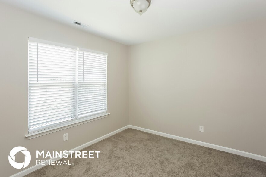 Building Photo - 780 Sir Raleigh Dr