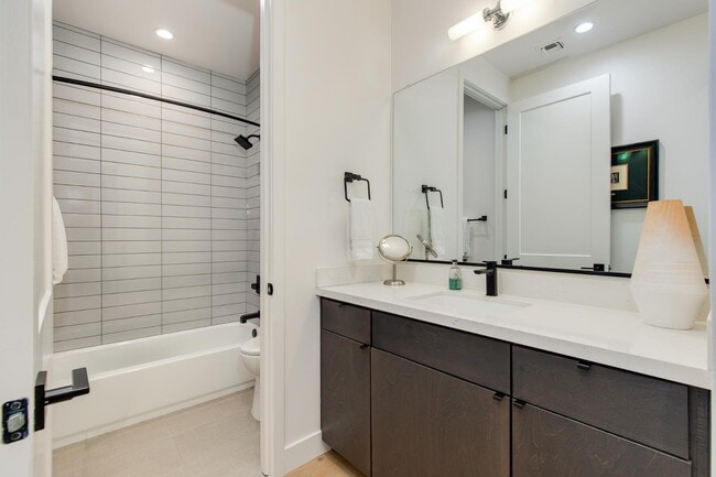 Building Photo - 5151 N 13th Pl