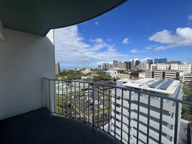 Building Photo - 710 Lunalilo St