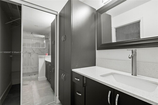 Building Photo - 10073 SW 117th Ct