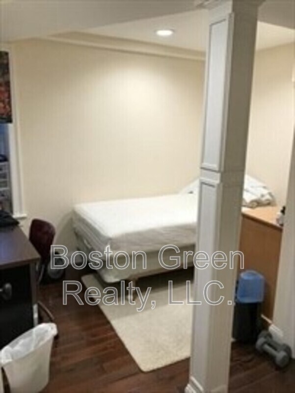 Building Photo - 140 Marcella St