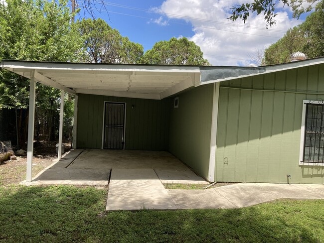 Building Photo - Updated 2 Bedroom Home with Bonus Room and Covered Patio
