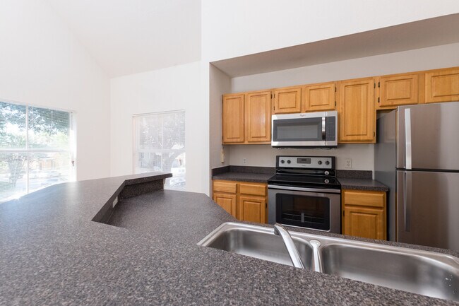 Building Photo - 6025 Westgate Dr