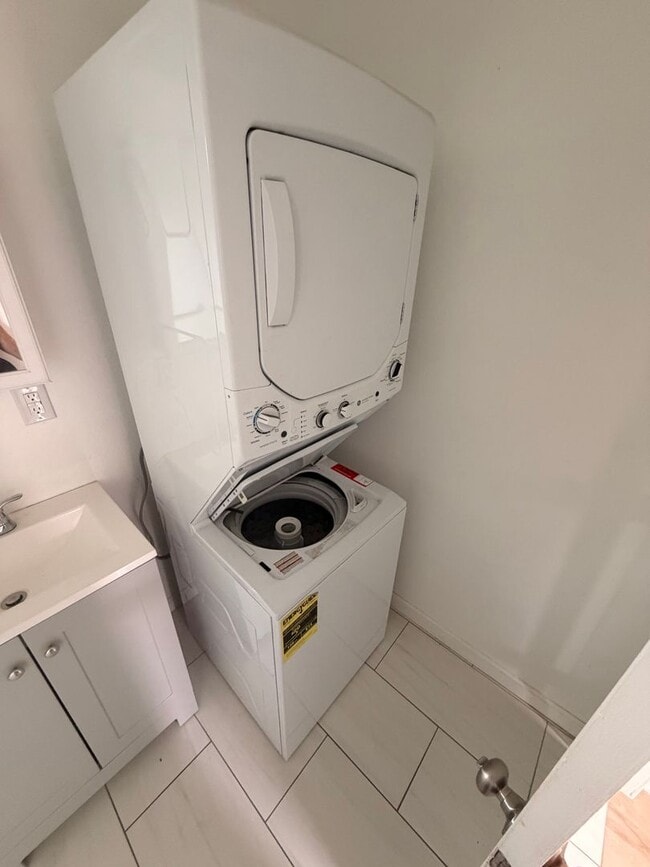 Building Photo - 8570 Via Norte Dr