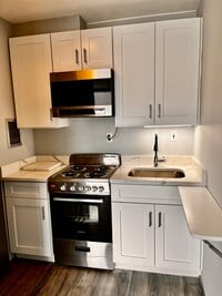 Building Photo - 1 Gold St