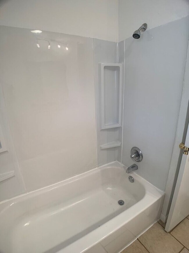Building Photo - 3 Bedroom Northwest OKC!