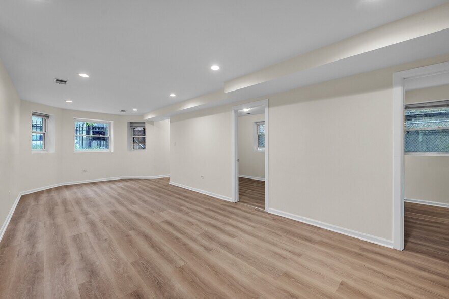 Building Photo - 1429 N Avers Ave