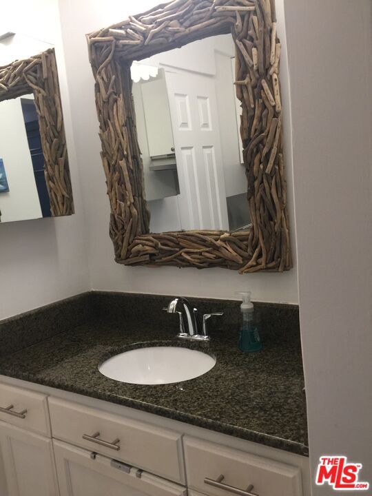 Building Photo - 472 Rosecrans Ave