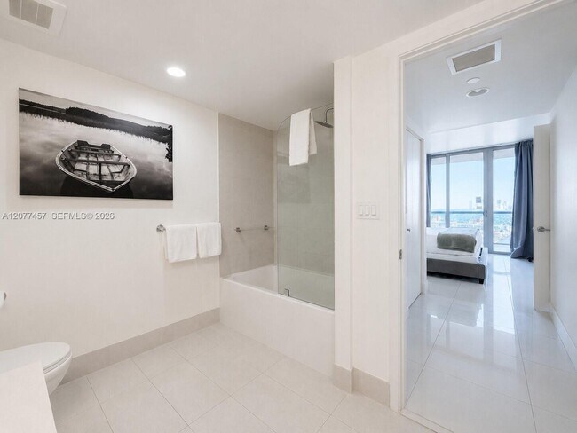 Building Photo - 2600 E Hallandale Beach Blvd