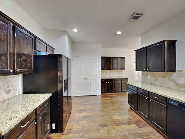 Building Photo - 3719 Pine Lake Dr