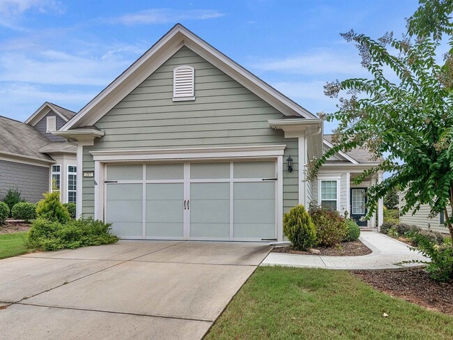 Primary Photo - 207 English Ivy Dr