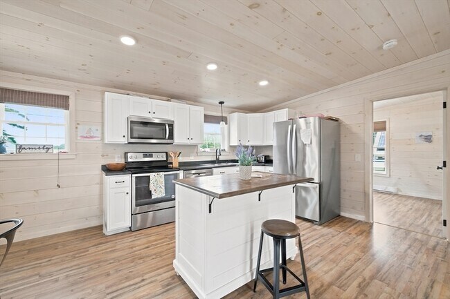 Building Photo - 74 Blackmore Pond Cir