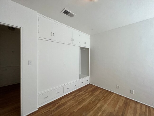 Building Photo - 3 Bedroom Midtown Ventura 1938 Charmer!