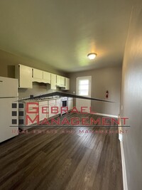 Building Photo - Pineview Manor