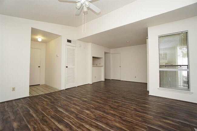 Building Photo - 6602 Harbor Town Dr