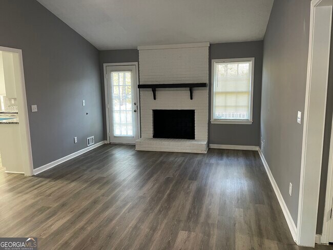 Building Photo - 505 Ironwood Ct SE