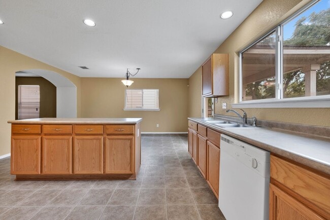 Building Photo - One Story Rental in NW San Antonio!!