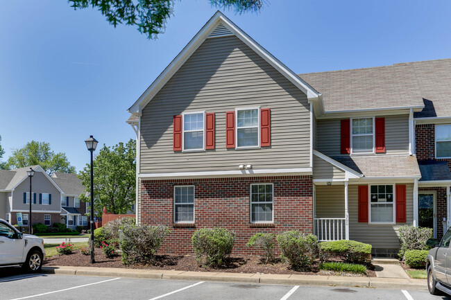 Building Photo - 300 Primrose Ln
