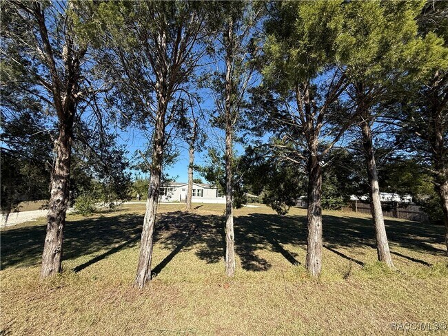 Building Photo - 5469 W Grovepark Rd