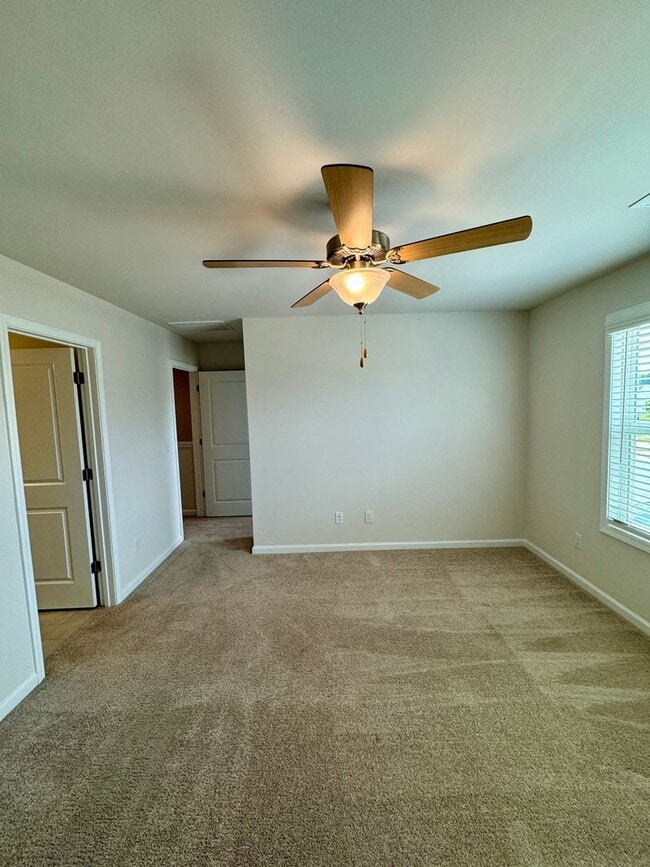 Building Photo - 3BR/2BA Townhouse in The Townes at Sherrills Ford