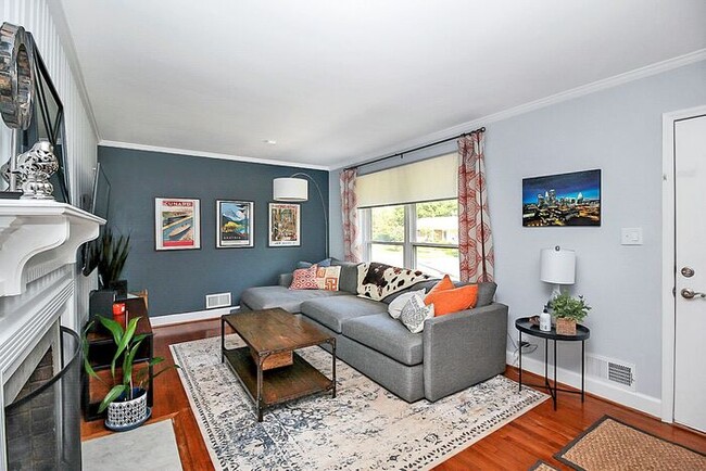 Building Photo - Charming 3BD/2BA Ranch in Selwyn Park!