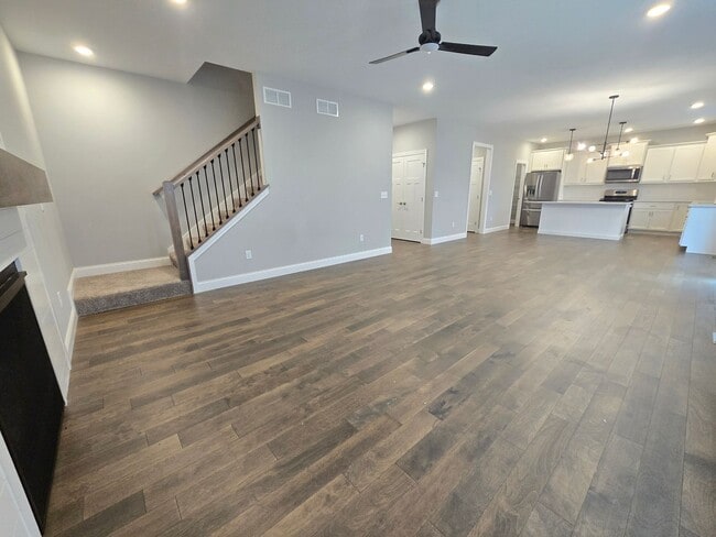 Building Photo - 6 Bedroom Home in Brookridge Estates