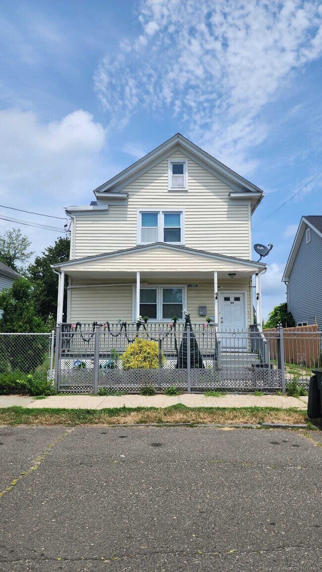 Primary Photo - 33 Trowel St
