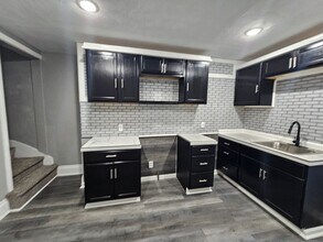 Building Photo - Newly updated 2 bedroom 1 bath apartment f...
