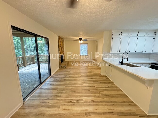 Building Photo - 8380 Lucas Creek Trl