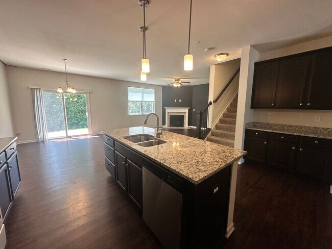 Building Photo - Spacious 4-Bedroom Home – Available Now!