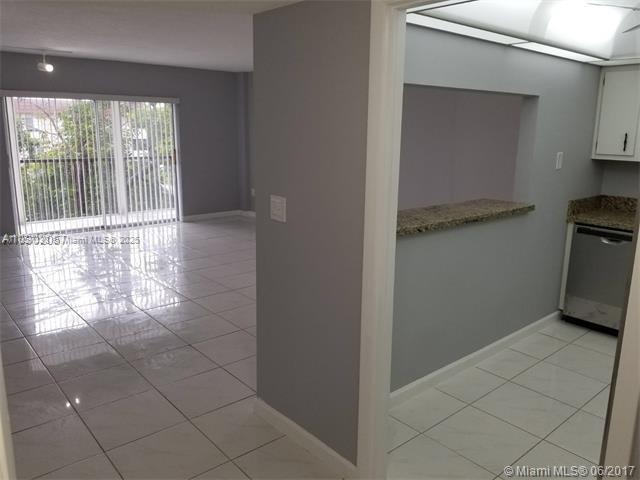 Building Photo - 4160 Inverrary Dr