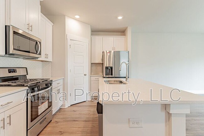 Building Photo - 422 Ellis Mill St