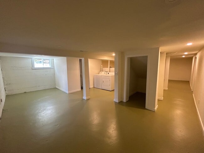 Building Photo - Rare opportunity to live in a stunning 5 B...