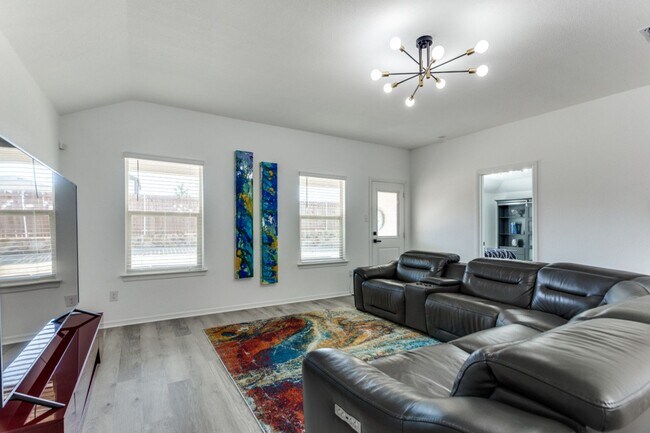 Building Photo - Contemporary in Cleburne!