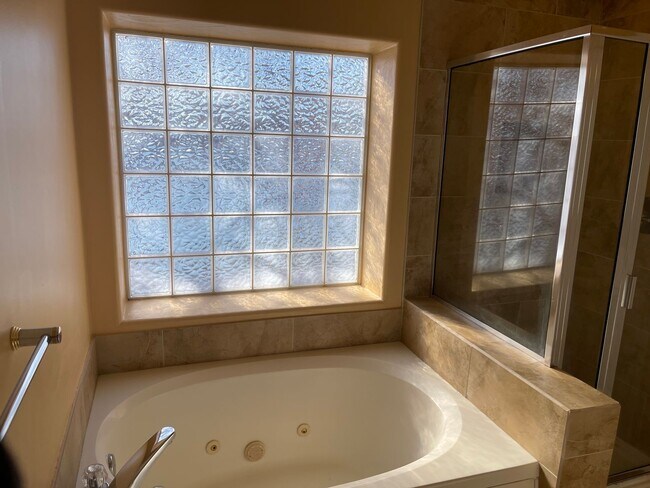 Building Photo - Lovely Lakefront Home in Virginia Beach