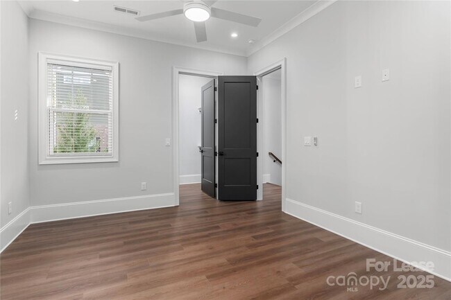 Building Photo - 805 Naples Dr