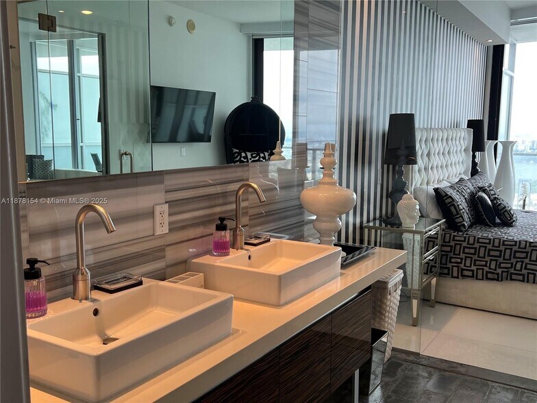 Building Photo - 1100 Biscayne Blvd