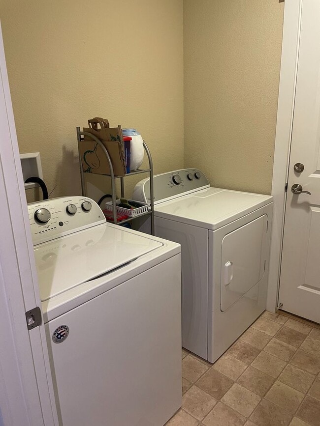 Building Photo - Beautiful 4 Bed 3 Bath House in Northeast Fort Collins!