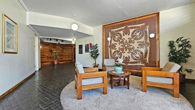 Building Photo - Holiday Village - renovated studio with on...