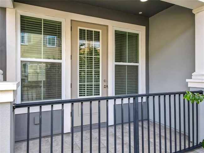 Building Photo - 561 Scotia Pl